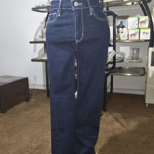 Levi’s Women’s Slimming Bootcut Jeans Dark Wash, Waist Size 29